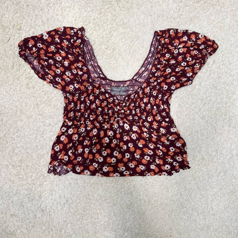 URBAN OUTFITTERS CROP TOP